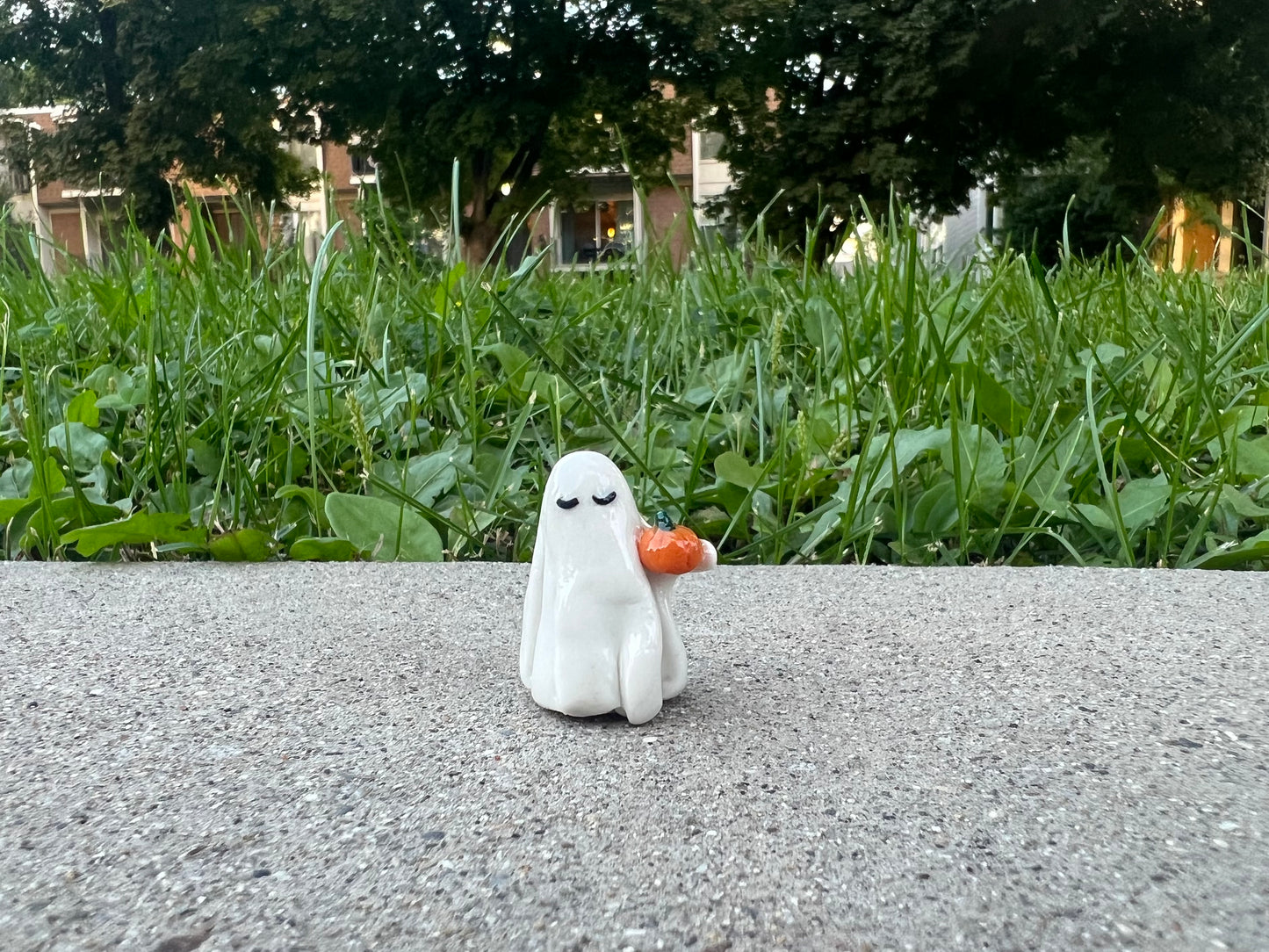Spooky Ghost Desk Friends